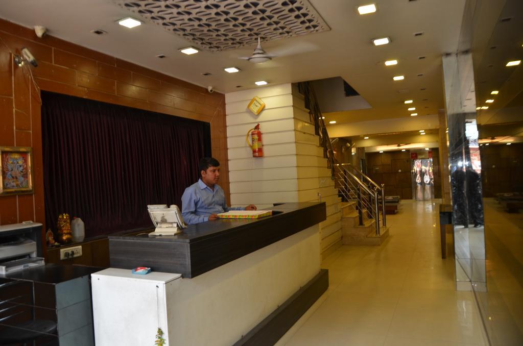 Hotel Milan Deluxe Neu-Delhi Exterior foto