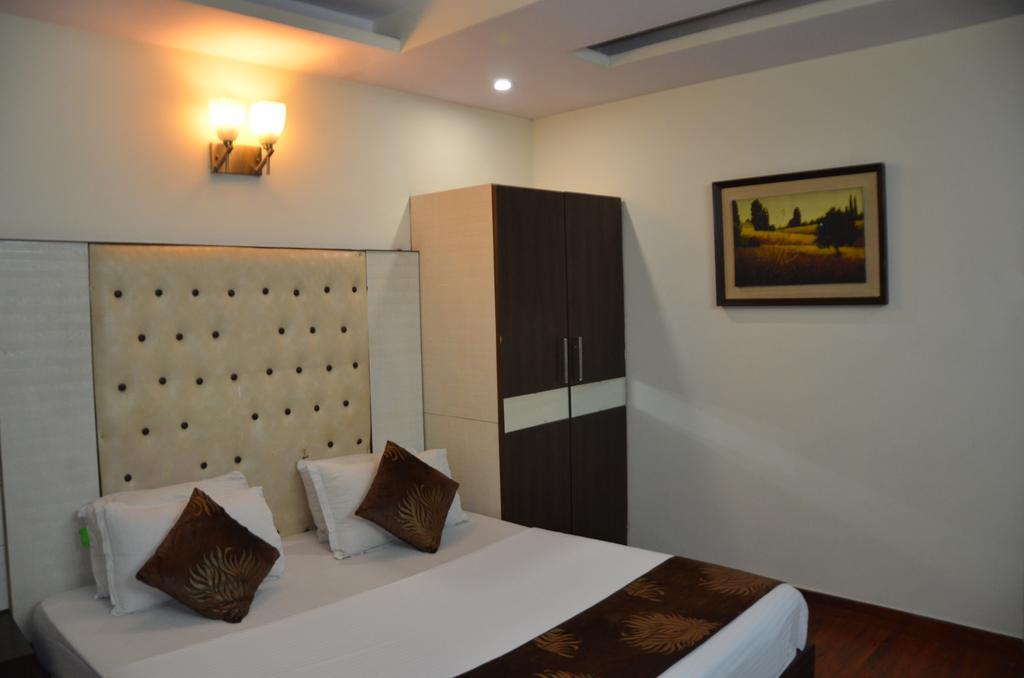 Hotel Milan Deluxe Neu-Delhi Exterior foto