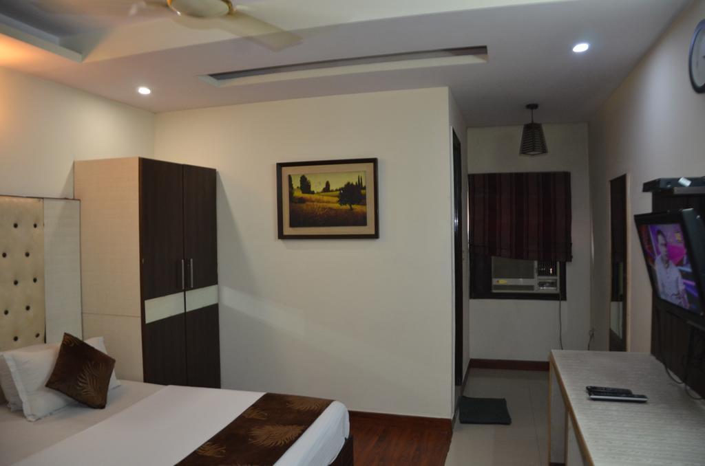 Hotel Milan Deluxe Neu-Delhi Exterior foto