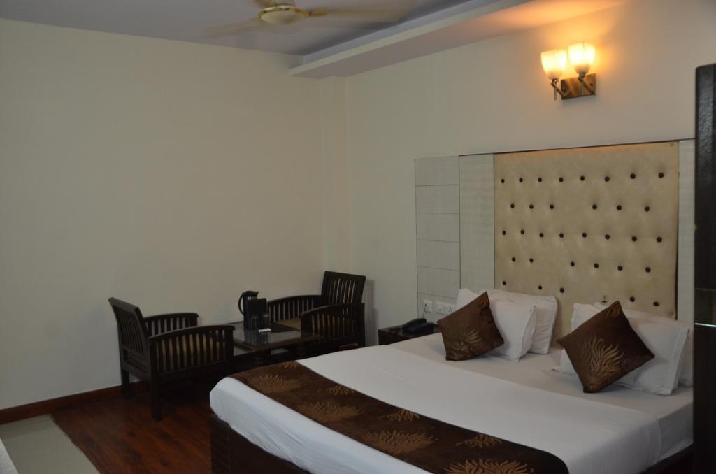 Hotel Milan Deluxe Neu-Delhi Exterior foto