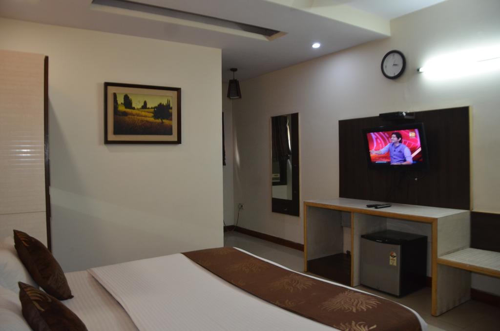 Hotel Milan Deluxe Neu-Delhi Exterior foto
