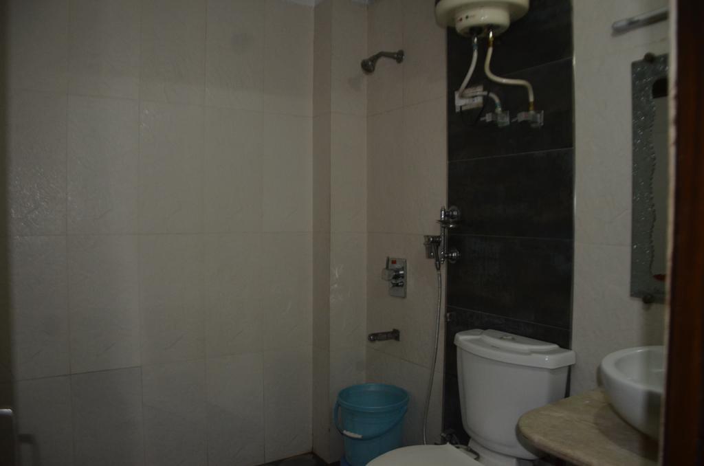 Hotel Milan Deluxe Neu-Delhi Exterior foto