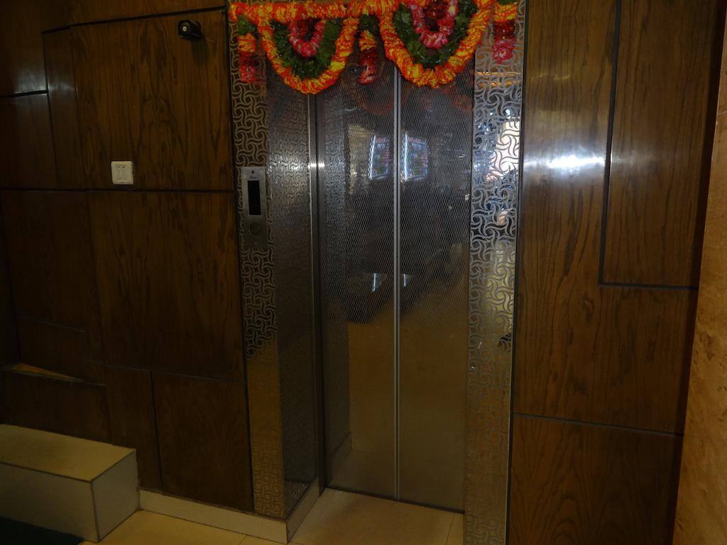 Hotel Milan Deluxe Neu-Delhi Exterior foto