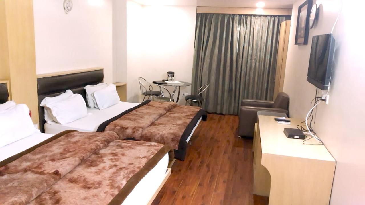 Hotel Milan Deluxe Neu-Delhi Exterior foto