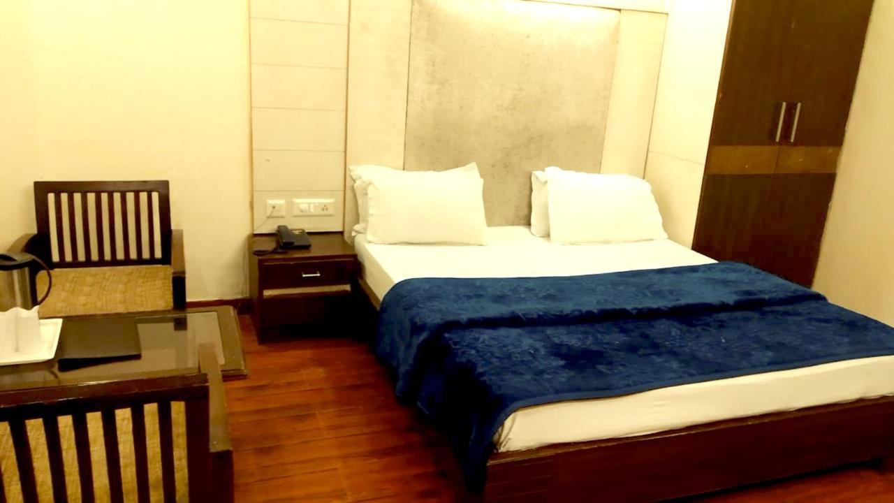 Hotel Milan Deluxe Neu-Delhi Exterior foto