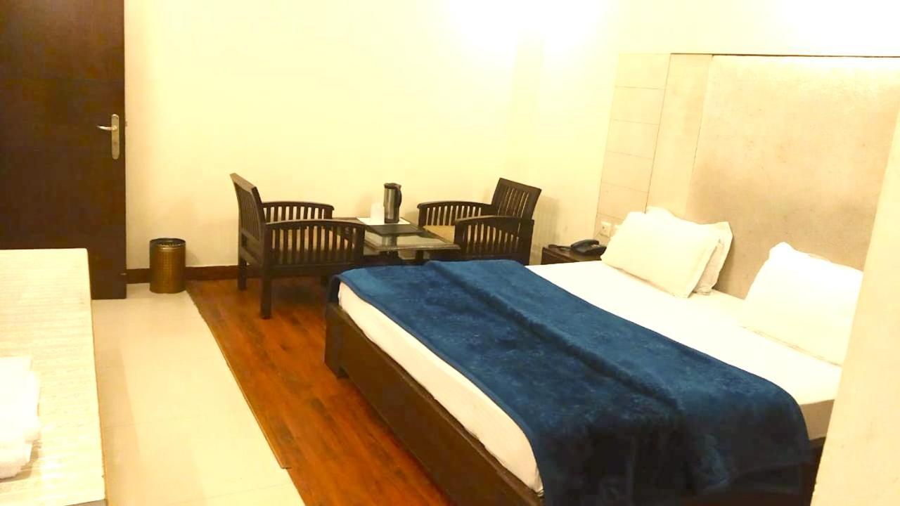 Hotel Milan Deluxe Neu-Delhi Exterior foto