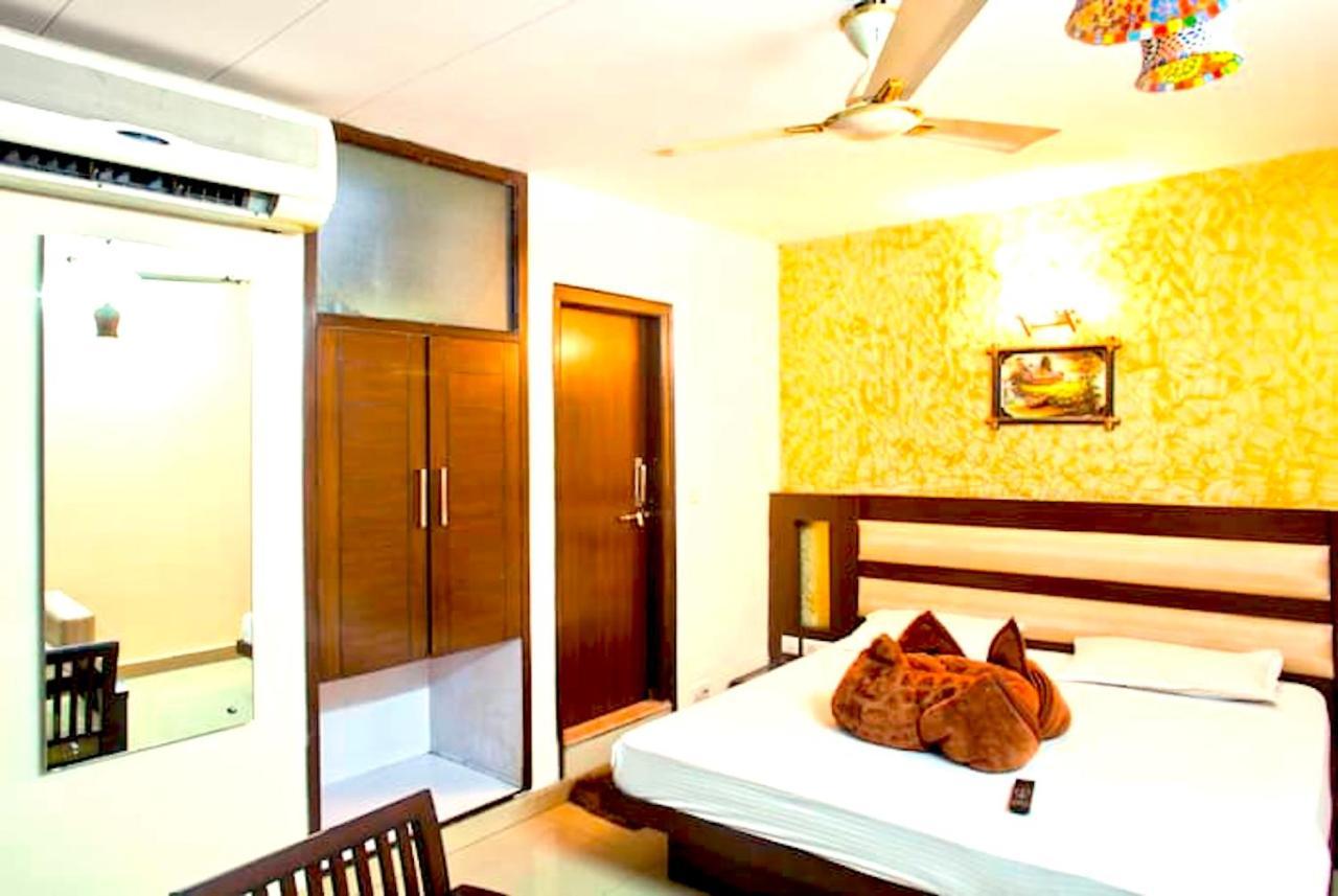 Hotel Milan Deluxe Neu-Delhi Exterior foto